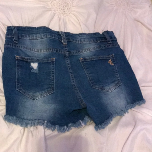 Shorts - Picture 4 of 10